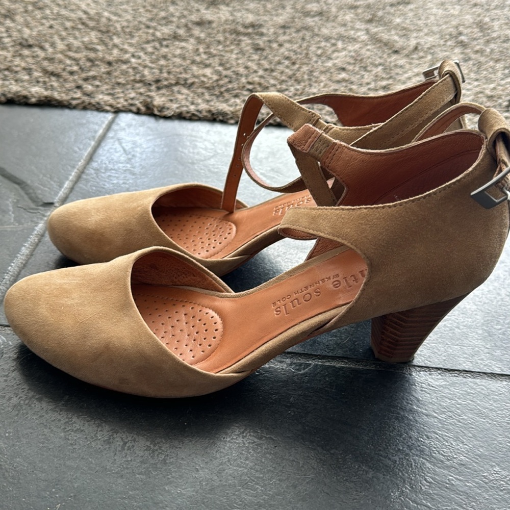 Gentle Souls suede sandals - Picture 2 of 4
